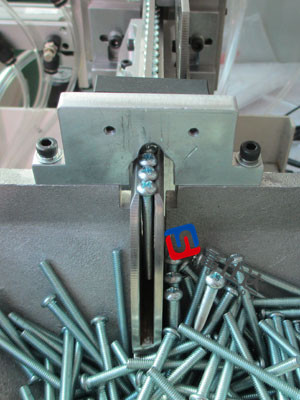 自動鎖長螺絲機(jī) 自動鎖長螺絲機(jī)